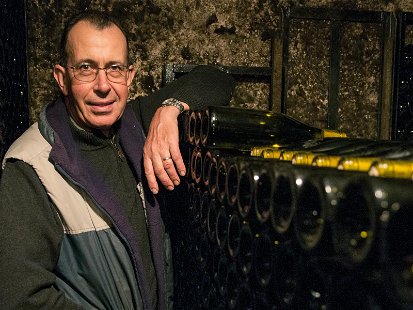 Jean-François Coche im Keller: Ab Weingut sind seine Weine gar nicht sehr teuer. Doch auf dem Sekundärmarkt explodieren die Preise.