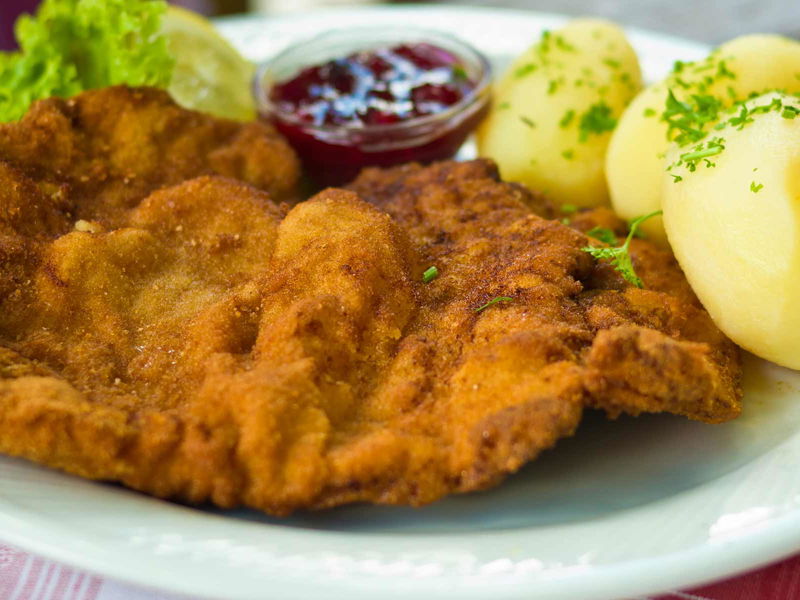 Traditionell österreichisches Schnitzel nach Wiener Art. 