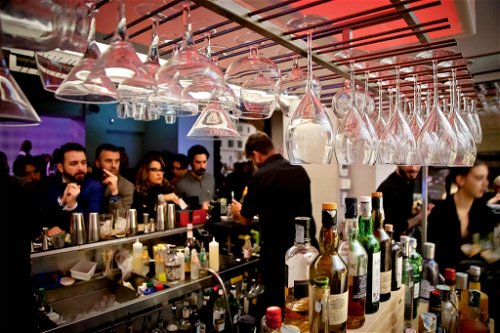 In der »Dolce Vita Bar« gibt es neben Cocktails und Musik auch Ausstellungen und kleinere Konzerte.