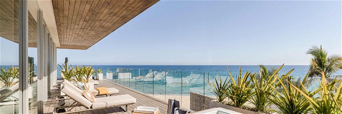 Die Terrassen der Gästezimmer im&nbsp;Solaz auf Los Cabos verfügen über einen Ausblick auf den Golf von Kalifornien.