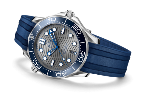 Die neue Omega «Seamaster Professional Diver 300M» gibt es in 14 verschiedenen Ausführungen. Uns gefällt die Kombination aus Blau und Silbergrau besonders gut. Was meinen Sie?