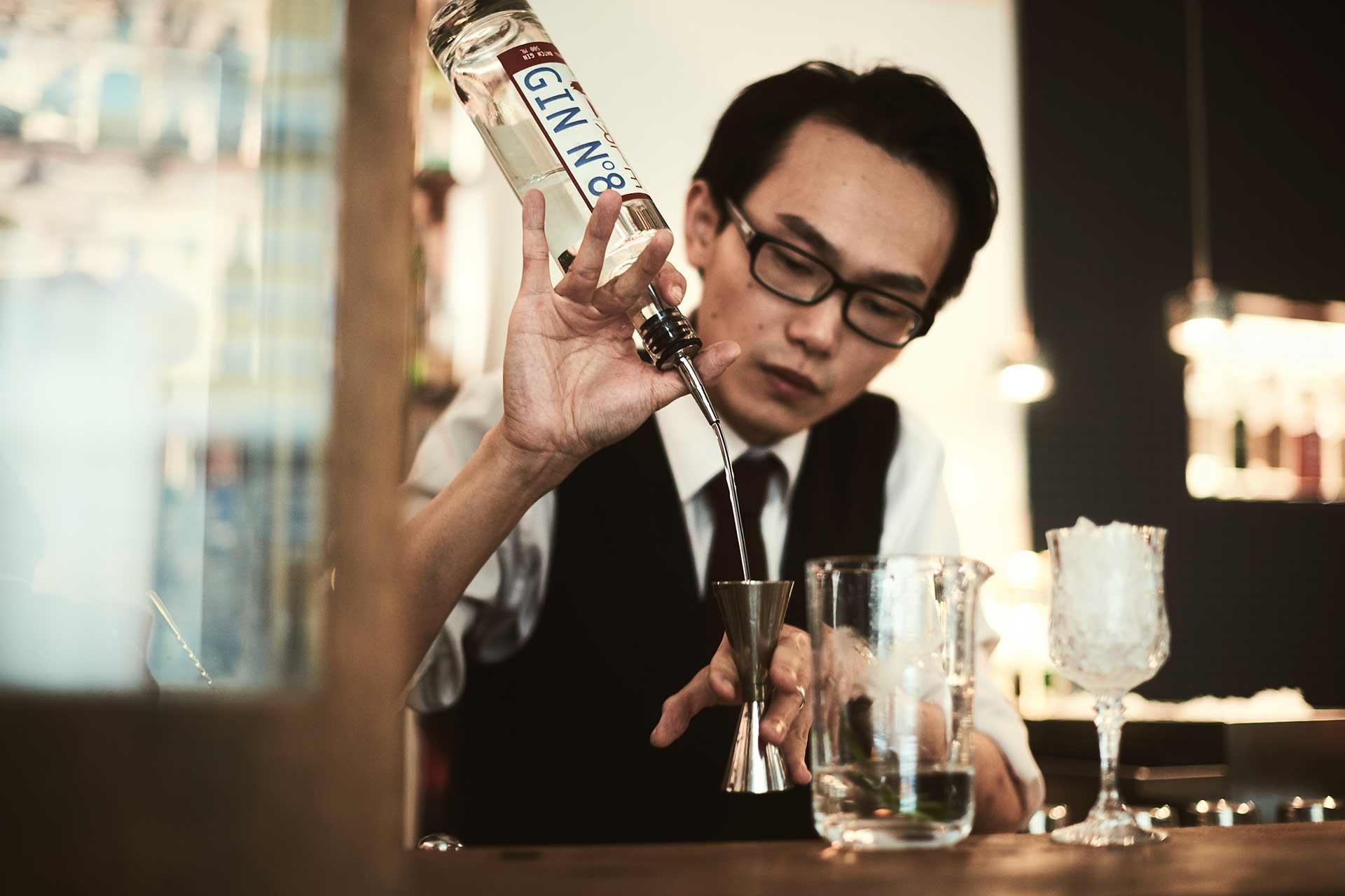 Ein wahrer Gin-Experte ist mit Kun Ming Xu in der «4 Tiere»-Bar tätig.
