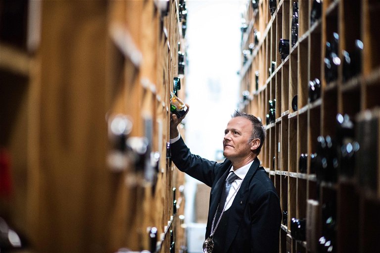 Aldo Sohm in seinem Element: Der Weinkeller des «Le Bernardin» verfügt über mehr als 900 Weine aus zwölf Ländern.