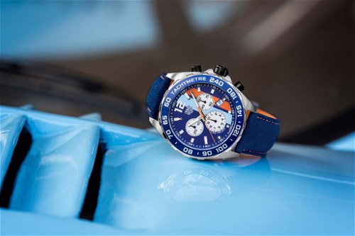 Mit der TAG Heuer «Formula 1 Gulf Edition» bekommt man eine emotional aufgeladene Uhr fürs kleine Geld. Preis: rund 1700 CHF.