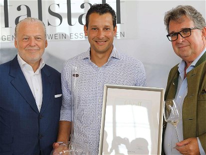 Falstaff Herausgeber Wolfgang Rosam, Winzer des Jahres Philipp Grassl und Wein-Chefredakteur Peter Moser.