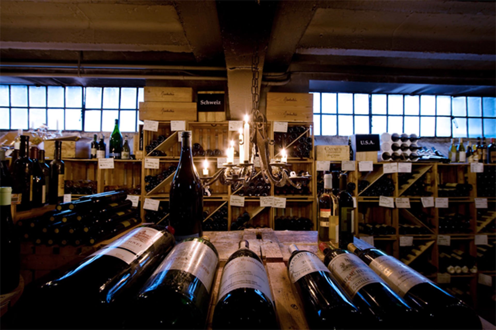 In&nbsp;Caduff’s Wine Loft lagern über 2'000 Weinraritäten.