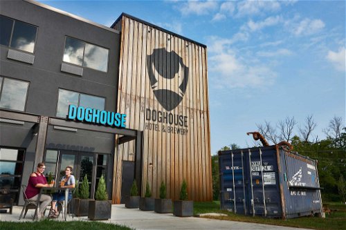 »DogHouse«: Die schottische Brauerei »BrewDog« hat in Ohio das weltweit erste Craft Beer Hotel eröffnet.