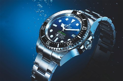 Ein wenig mehr geht immer! Die Rolex »Oyster Perpetual Sea-Dweller Deep Sea« ist bis zu 3900 Meter wasserdicht und somit das Nonplusultra für die Welt Neptuns. Eine professionelle Taucheruhr durch und durch!
