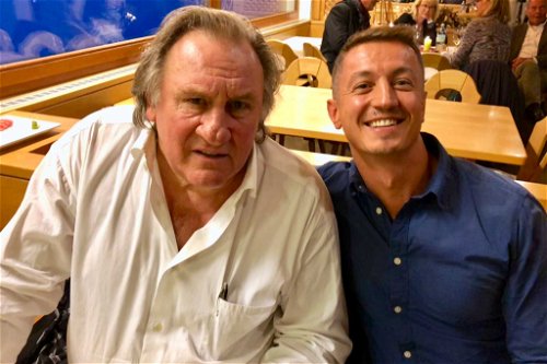Ein Selfie muss auch sein: Depardieu mit Falstaff-Redakteur Markus Curin.