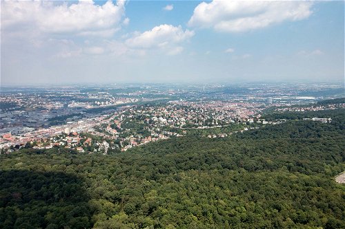 Blick über Stuttgart vom berühmten Fernsehturm