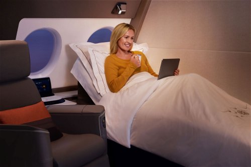 Die neuen Suites von Singapore Airlines mit einem freistehenden Sessel und einem separaten Bett.