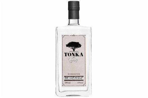 Tonka GinAls eines von 23 Botanicals enthält dieser Gin aus der Nähe von Hamburg Tonkabohne, was ihm ein vanilliges Aroma verleiht.