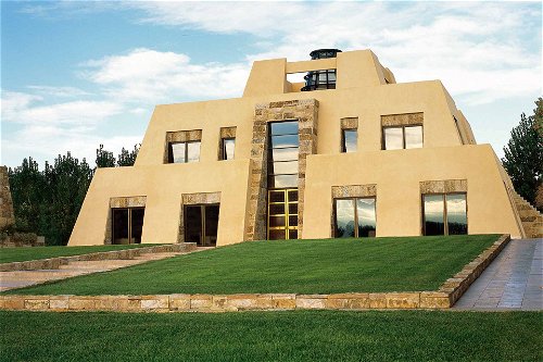 Die Pirámide-Weinkellerei in Agrelo in Mendoza ist zum Wahrzeichen für Catena Zapata geworden.