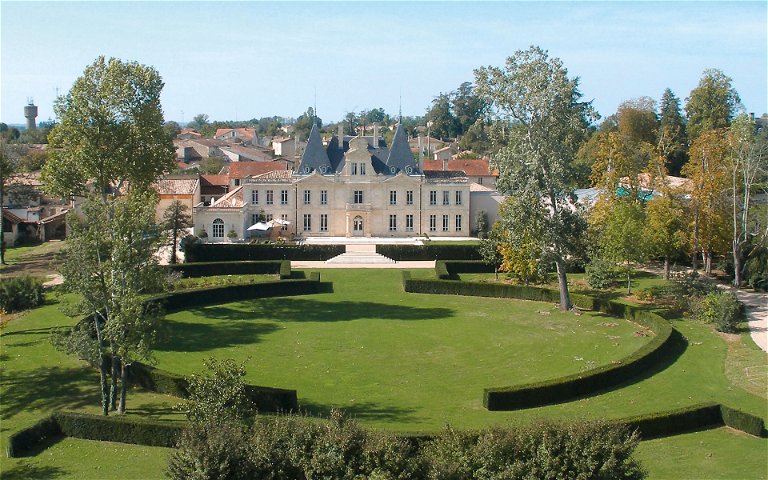Das Château de Lussac liegt zwischen Bordeaux und Libourne.