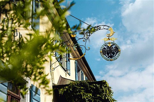 Das Restaurant »Schwarzer Adler« – die Keimzelle des Weinguts – besitzt seit 1969 ununterbrochen einen Michelin-Stern.