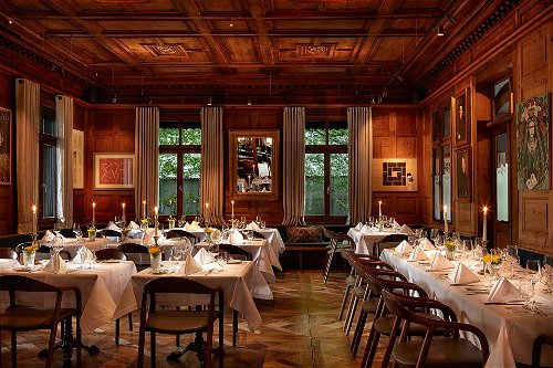 Der »Gasthof Hirschen« mit seinem historischen Saal ist nicht nur führendes Restaurant, sondern auch empfehlenswertes Hotel.&nbsp;