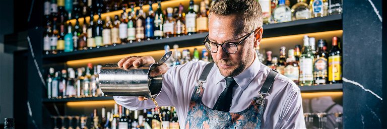 Die erst kürzlich eröffneten «Bar am Wasser», gehört zu den zwanzig ausgewählten Bars in der, der neue Hendrick’s Orbium Gin serviert wird.