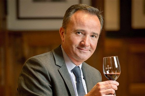 Stets an Prinz Roberts Seite: der Weinguts­direktor Jean-Philippe Delmas.