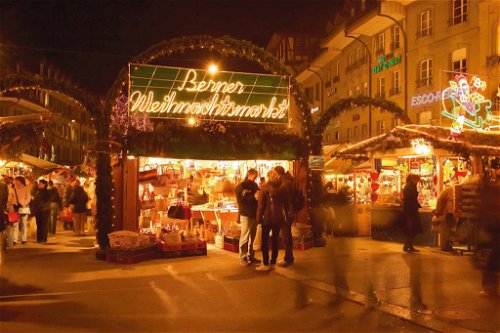 Berner WeihnachtsmarktDer Weihnachtsmarkt am Waisenhausplatz in Bern bietet ein grosses Angebot an weihnachtlichen Artikeln und Geschenken.