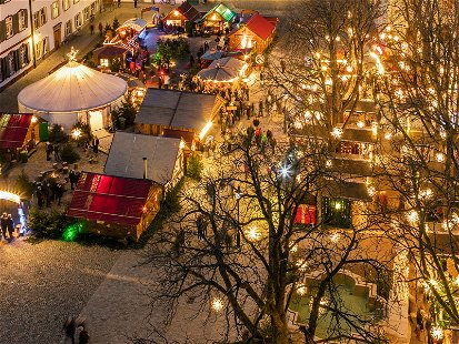 Der Basler Weihnachtsmarkt auf dem Münsterplatz gilt als einer der schönsten und traditionsreichsten der Schweiz.