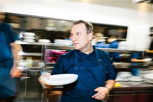 Einer der wenigen deutschen Köche, die neben ihrem Sternerestaurant noch erfolgreiche andere Konzepte betreiben: Tim Raue.&nbsp;