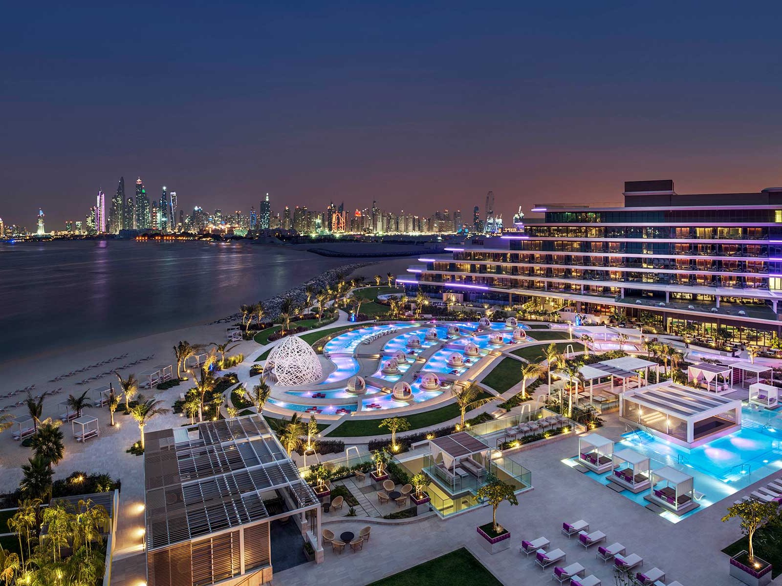 Das «W Dubai – The Palm» bietet Blick auf die beeindruckende Skyline der Luxusmetropole.