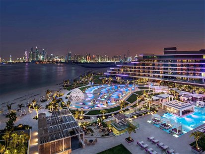 Das «W Dubai – The Palm» bietet Blick auf die beeindruckende Skyline der Luxusmetropole.