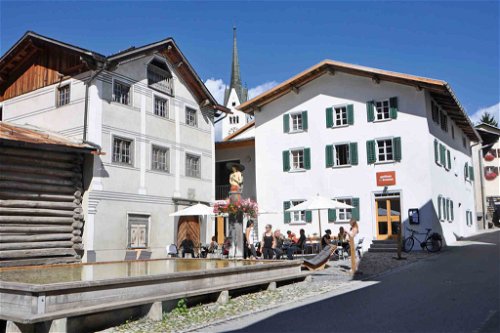Das «Gasthaus am Brunnen» liegt am historischen Dorfplatz im Bergdorf Valendas.