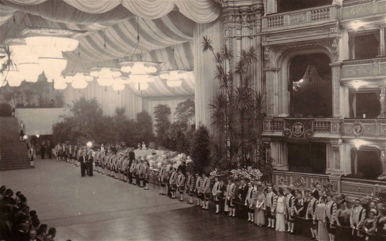 Opernball nach der Wiedereröffnung der Wiener Staatsoper.