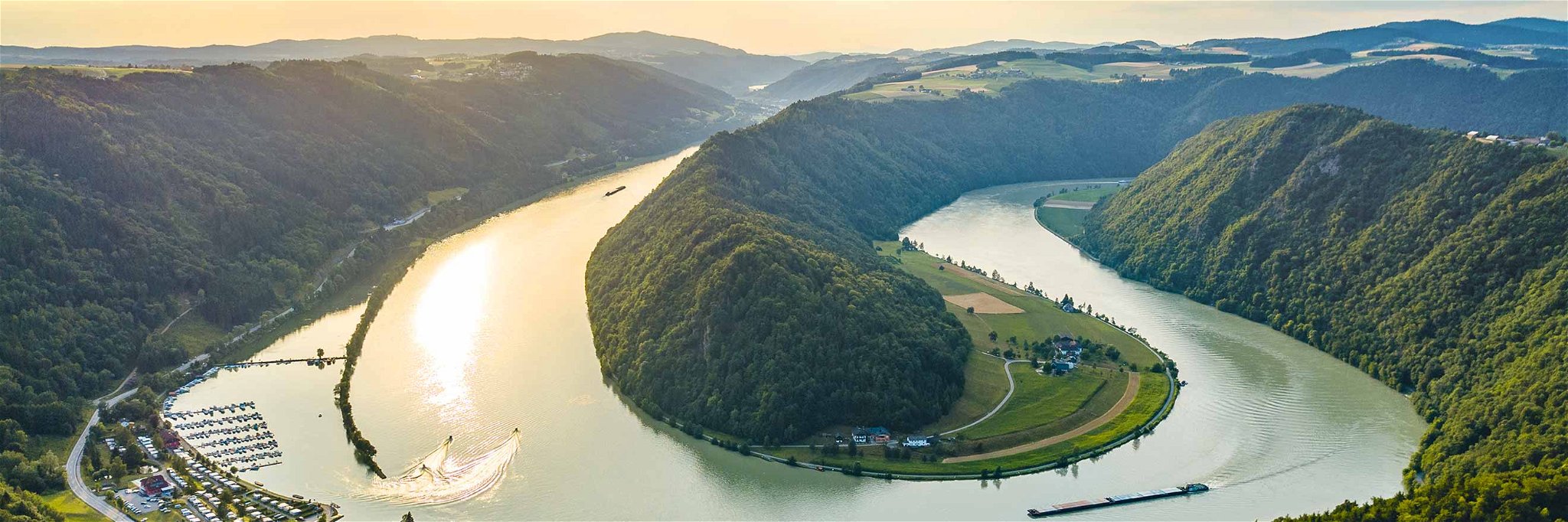 Naturhighlight: die Donauschlinge in Schlögen auf halbem Weg zwischen Passau und Linz in Oberösterreich.