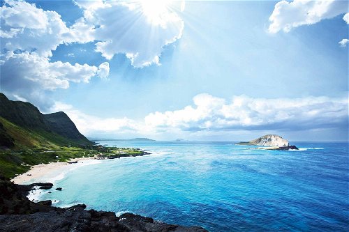 Schwarzes Hawaii-Salz: Eine besonders aufwendige Produktion ihres Salzes betreiben die Hawaiianer, um eines der teuersten Meersalze zu produzieren. Kritisiert wird beim schwarzen Hawaii-Salz oft, dass es mit Aktivkohle getönt wird.