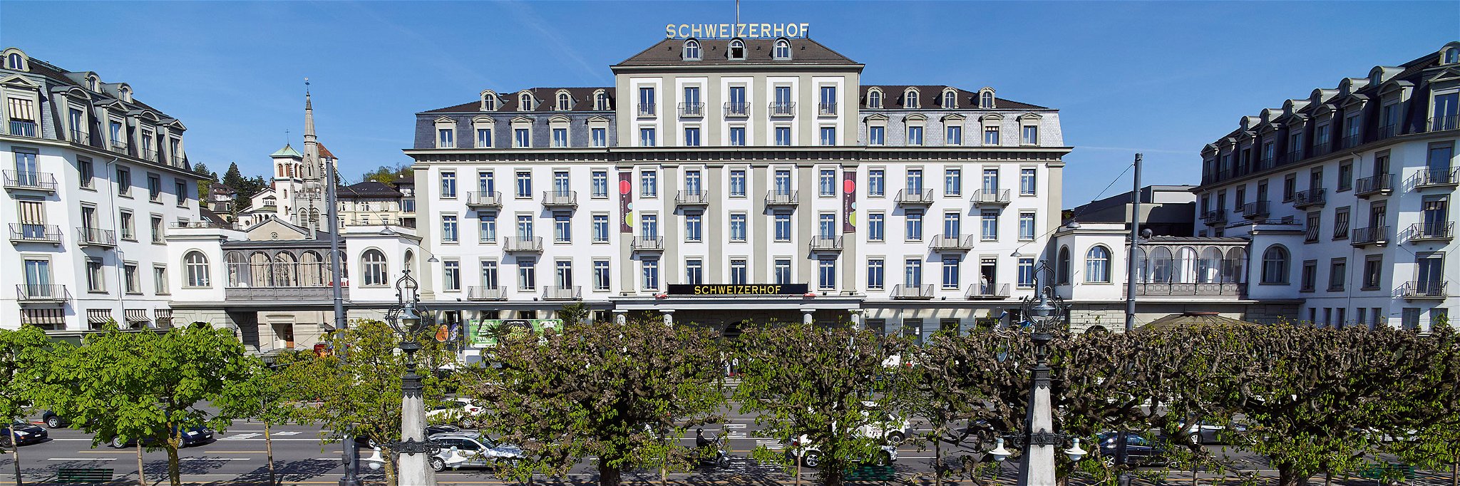 Die Weinverkostung findet im geschichtsträchtige Zeugheersaal des Hotels Schweizerhof statt. 