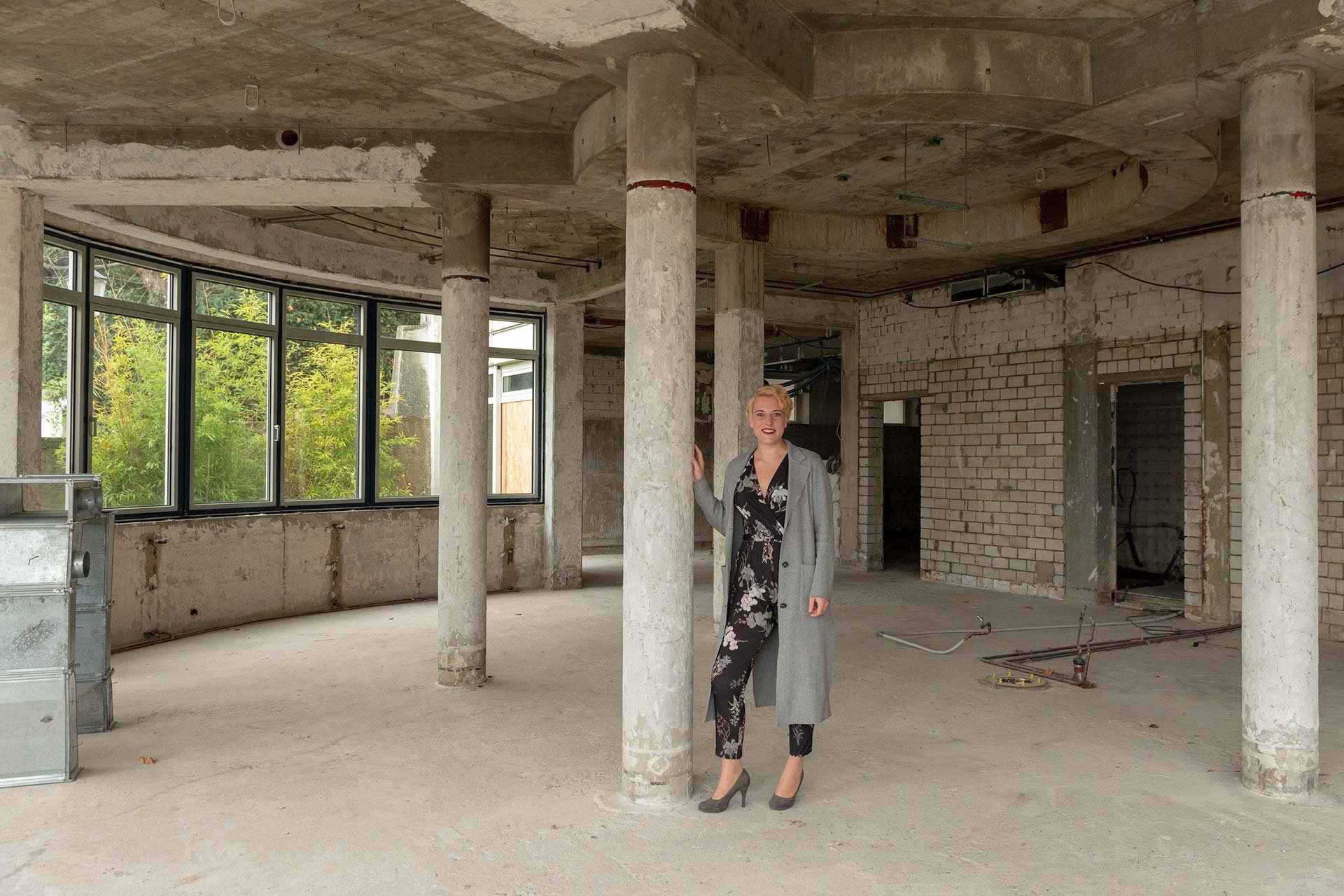 Betonskelett freigelegt: Geschäftsführerin Annika Stoldt in der Baustelle des »Le Canard Nouveau«