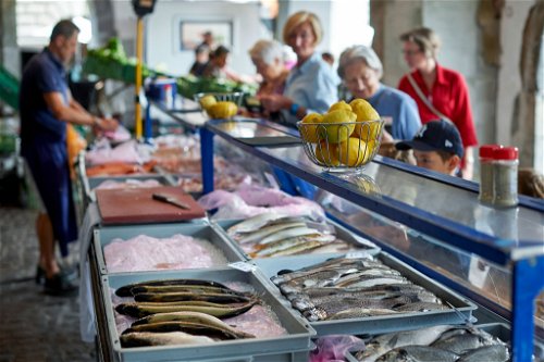 Auf dem Luzerner Wochenmarkt findet man mitunter eine grosse Auswahl an frischem Fisch. 