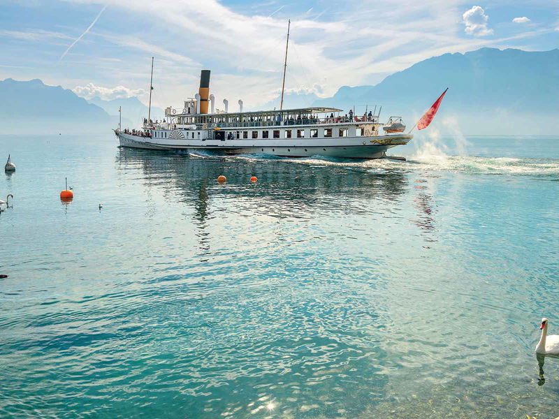 Gleich eine ganze Flotte von Belle-Époque-Schiffen lädt zum Dinieren auf dem Genfersee ein.