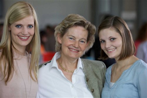 Sofia Thanisch (Mitte) mit ihren Töchtern Juliane (l.) und Christina (r.)