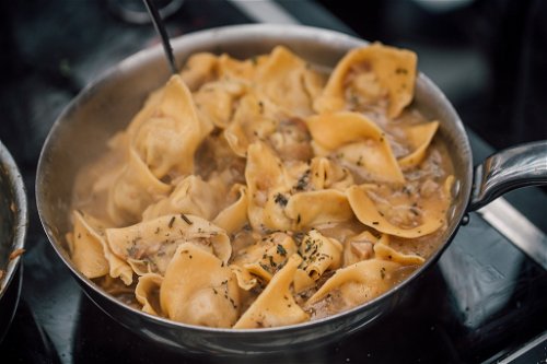 Theo Randall's «Cappelletti di vitello»: Frische Pasta gefüllt mit langsam gegartem Kalbfleisch mit Pancetta, Steinpilzen und Parmesan.