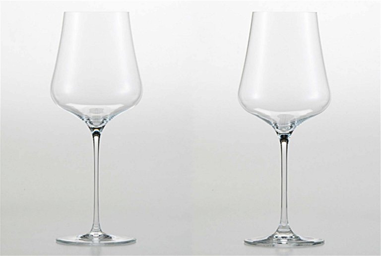 Von Links: das StandArt Glas und Gold Edition Glas.