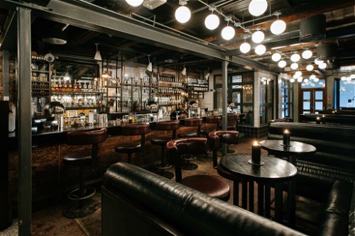 Die Bar »Himkok« ist berühmt für ihren Aquavit und zählt zu den besten der Welt. 