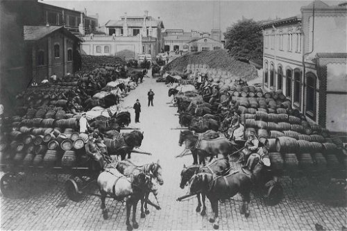 Die Bier-Nachfrage stieg im 19. und 20. Jahrhundert kontinuierlich. Im Bild: Bierkutschen