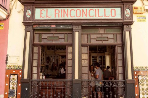 Das Slow-Food-Restaurant »conTenedor« serviert regionale Spezialitäten. Der Name der ältesten Tapasbar bedeutet übersetzt Winkelchen.