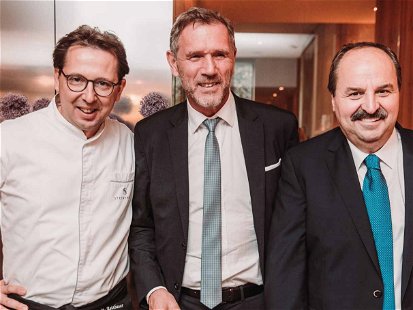 Heinz Reitbauer, KR Johannes Artmayr, Geschäftsführer der Firma Strasser, und Johann Lafer beim Galadinner im »Steirereck«.