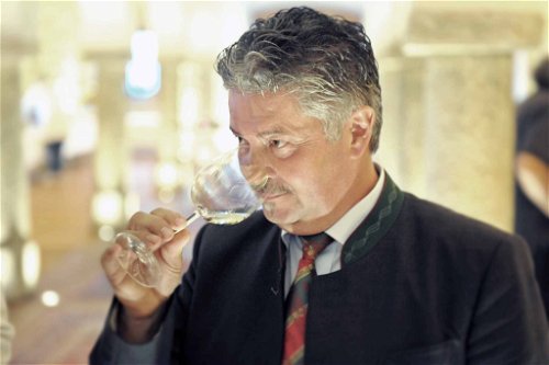 Der erfahrene Kellermeister Hubert Vittori garantiert auf Burg Taggenbrunn für höchste Weinqualität.