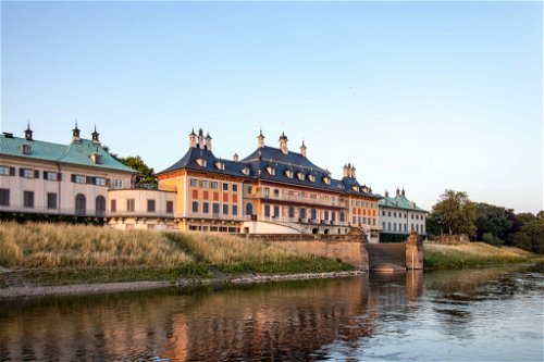 Schloss Pillnitz liegt im gleichnamigen Park ... 