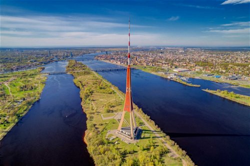 Mit einem Eintrittspreis von rund 4 CHF ist der 368 m hohe Fernsehturm in Lettlands Hauptstadt Riga die günstigste Aussichtsplattform Europas. Aktuell ist sie laut Homepage der lettischen Rundfunkgesellschaft allerdings wegen Renovierungsarbeiten geschlossen. 