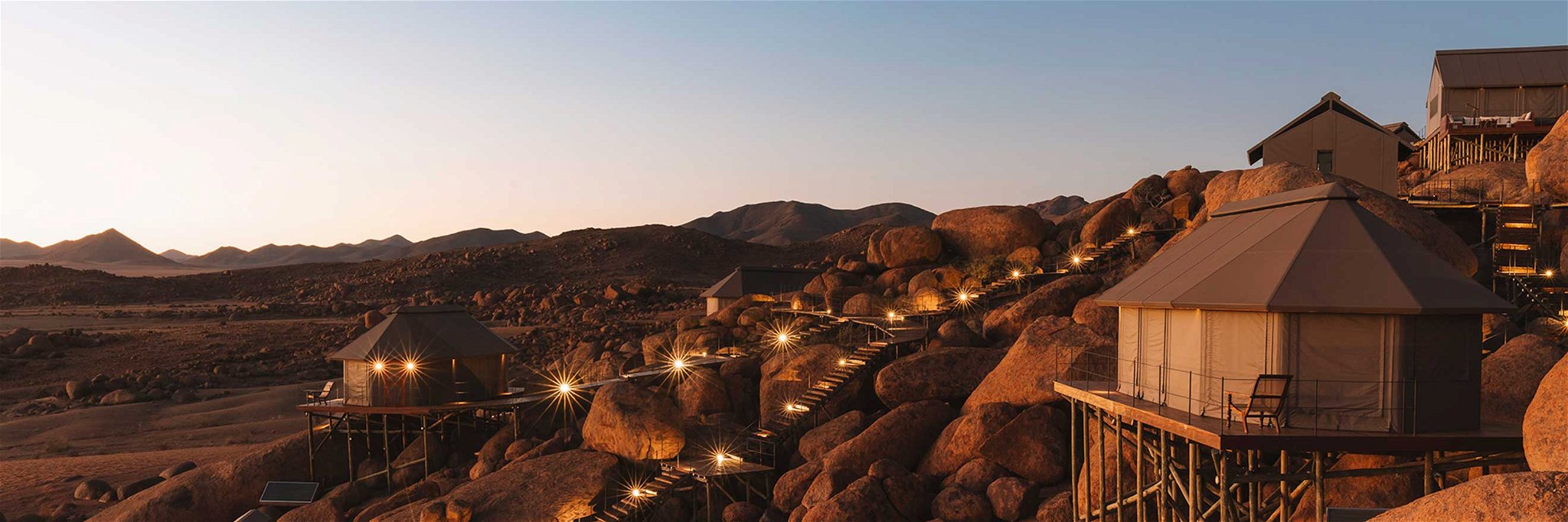 Das Camp bietet eine spektakuläre Aussicht auf die älteste Wüste der Welt.
