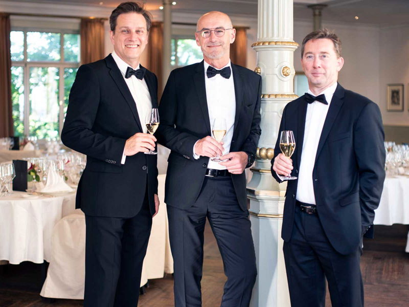 Tesdorpf-Geschäftsführer Pierre Enjalbert (links) mit Eric Kohler und Xavier Logette von Rothschild (Lafite).