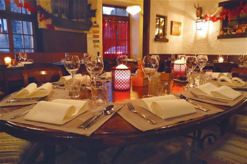Gemütlich-urig mit viel Holz eingerichtet: Das «Le Vieux Lausanne» gehört zu den traditionsreichsten Restaurants der Stadt.