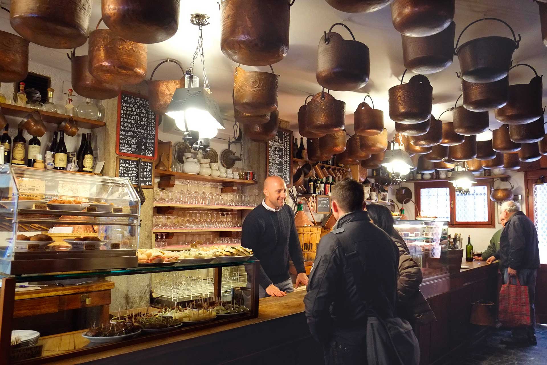 Die »Cantina do Mori« ist der älteste »Bacaro« (traditionelle Weinbar) Venedigs.