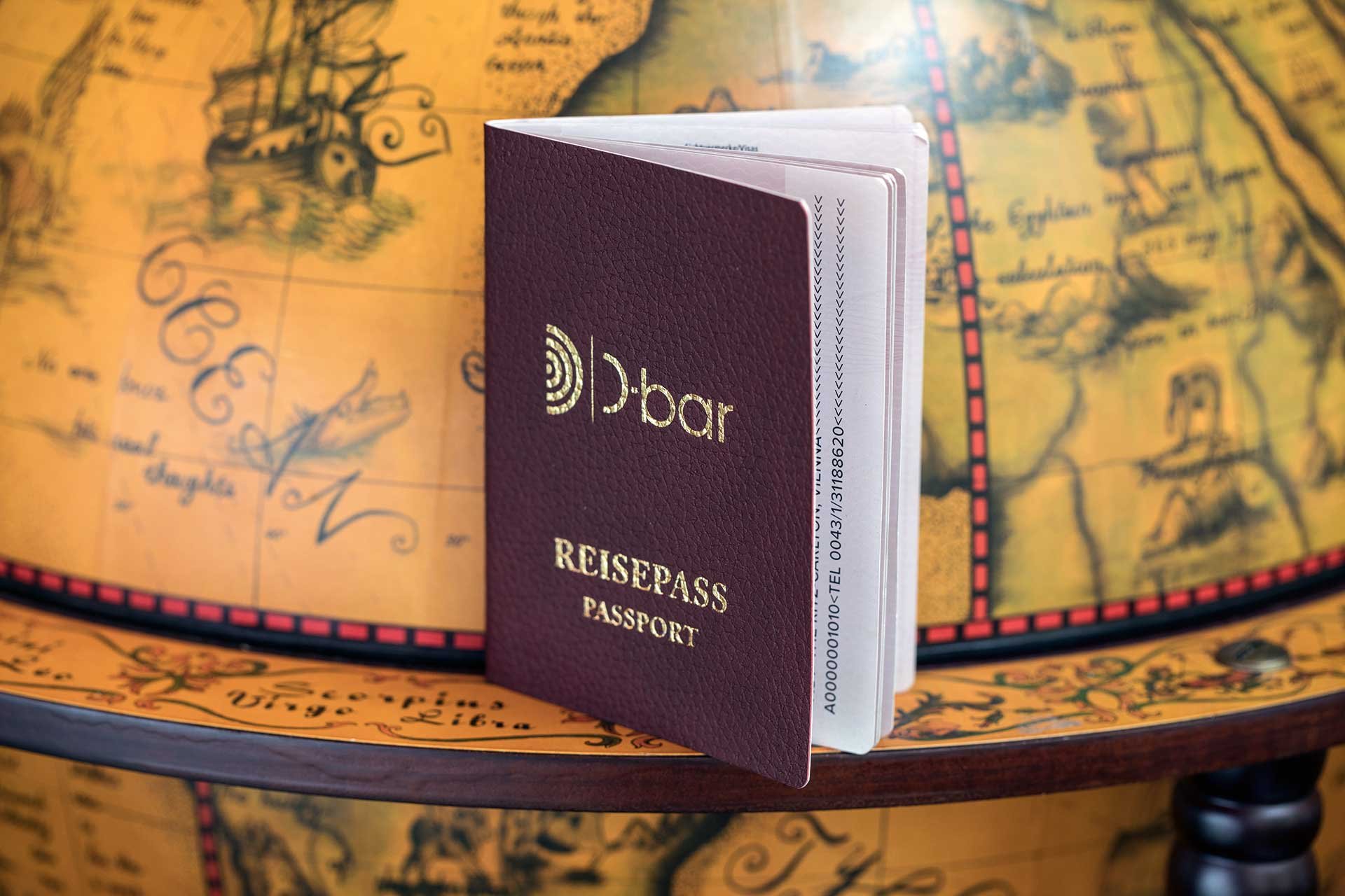 Der Reisepass ist wie eine zweite Barkarte und beinhaltet zwölf Destinationen, die mit jeweils einem Cocktail vertreten sind. 
